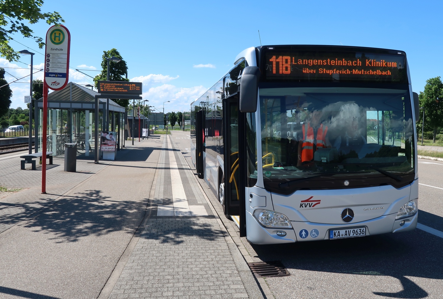 Bus 118 am Zündhütle Wolfartsweier
